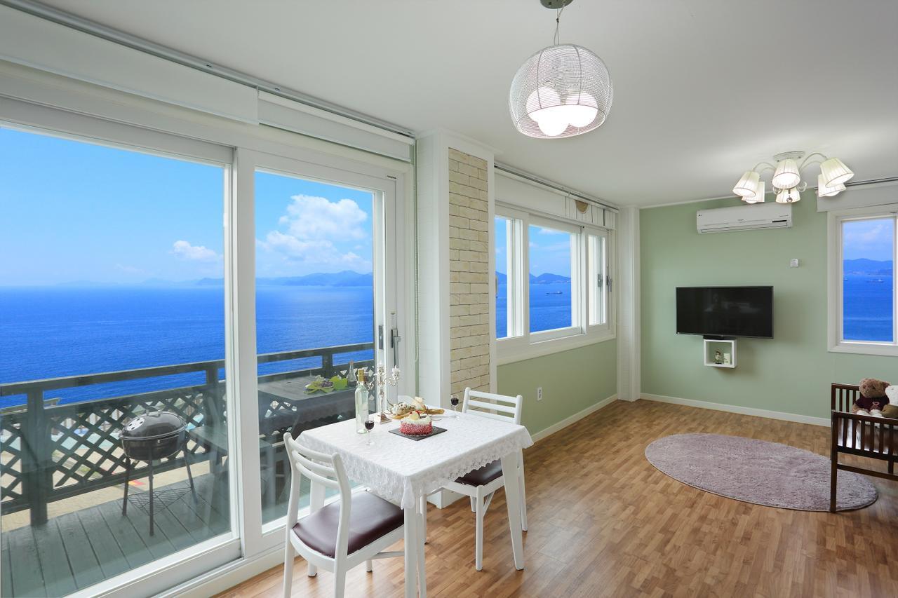 Villa Montmartre à Namhae Extérieur photo