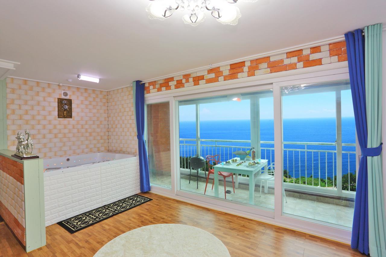 Villa Montmartre à Namhae Extérieur photo